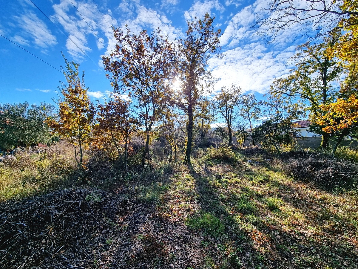 Malinska, dintorni, terreno edificabile in una posizione tranquilla