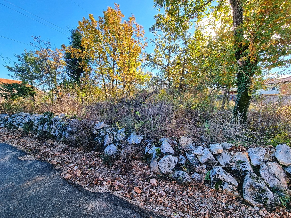 Malinska, dintorni, terreno edificabile in una posizione tranquilla