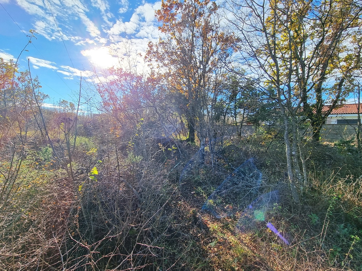 Malinska, dintorni, terreno edificabile in una posizione tranquilla