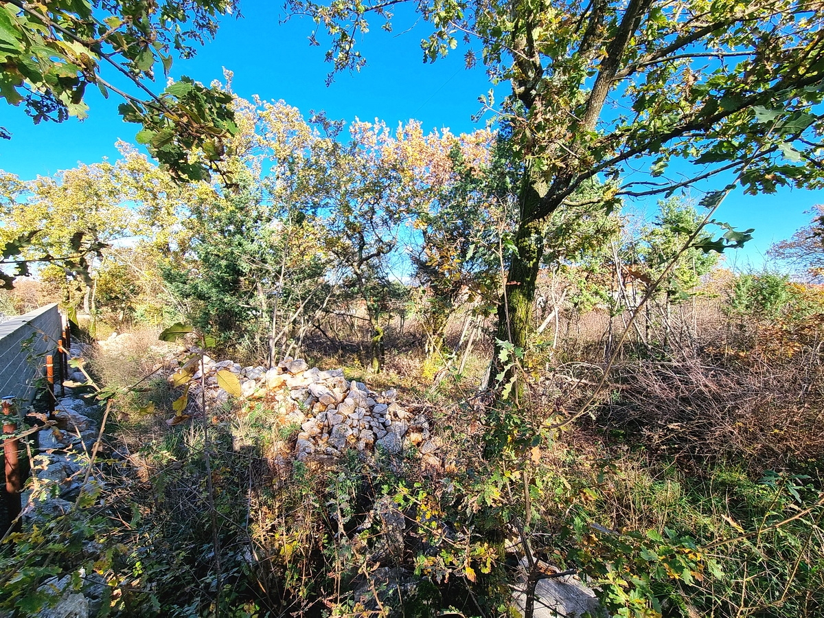 Malinska, dintorni, terreno edificabile in una posizione tranquilla