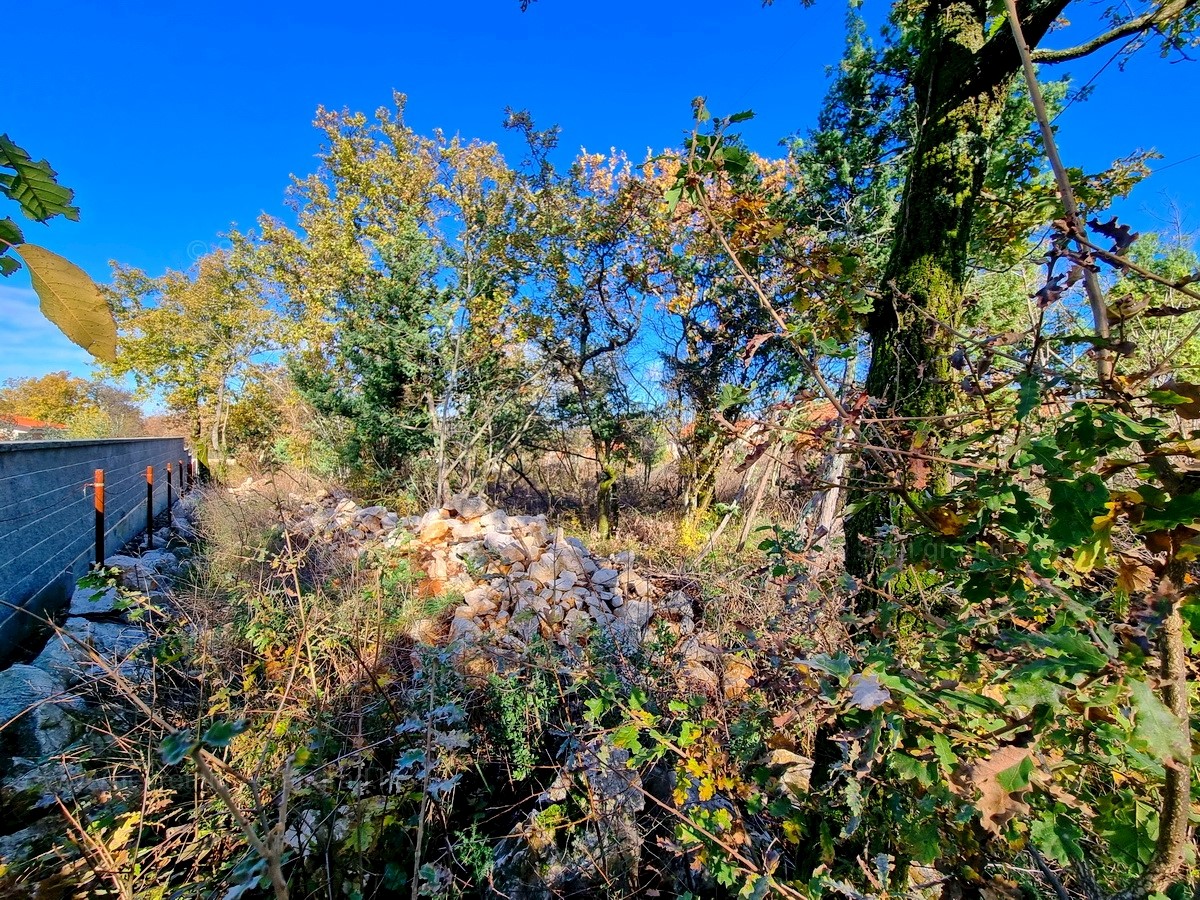 Malinska, dintorni, terreno edificabile in una posizione tranquilla