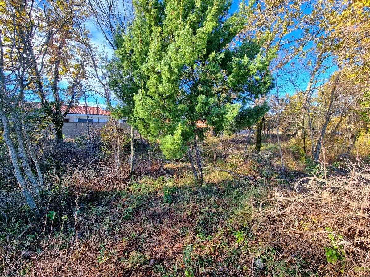 Malinska, dintorni, terreno edificabile in una posizione tranquilla