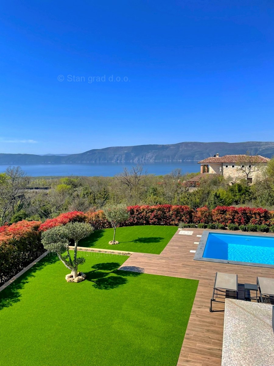 Krk, dintorni, villa moderna con piscina e splendida vista mare, IN VENDITA!