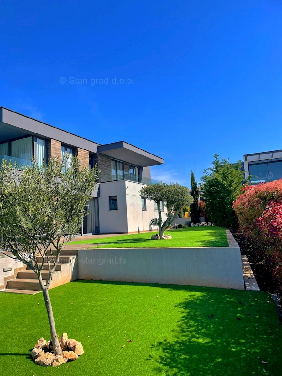 Krk, dintorni, villa moderna con piscina e splendida vista mare, IN VENDITA!