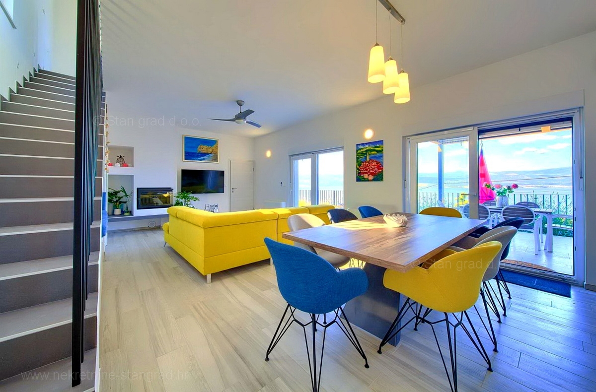 Isola di Krk, Vrbnik, nuova e moderna casa bifamiliare con piscina e vista sul mare aperto!