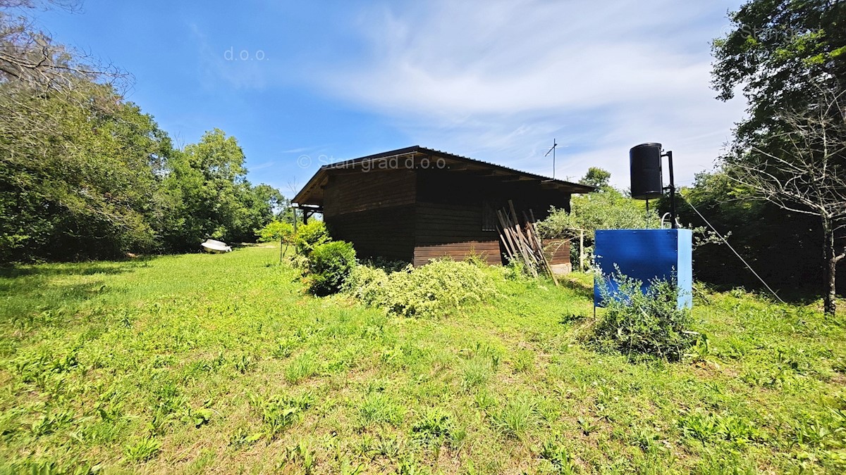 Zona Malinska, terreno agricolo con fabbricato esistente di 40 mq!