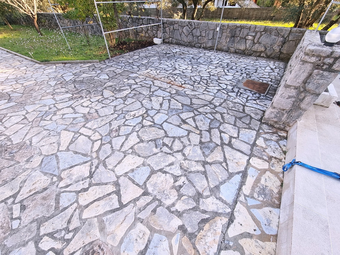 Zona di Krk, appartamento arredato con ampia terrazza!