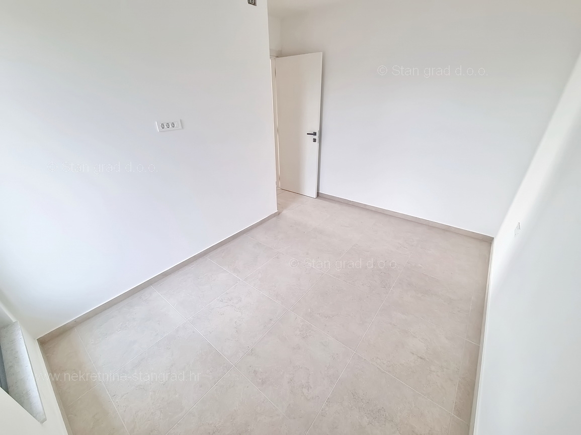 Omišalj, appartamento in una nuova costruzione vicino al mare con vista aperta!