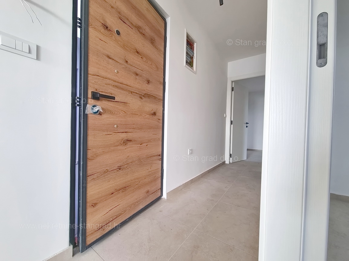 Omišalj, appartamento in una nuova costruzione vicino al mare con vista aperta!