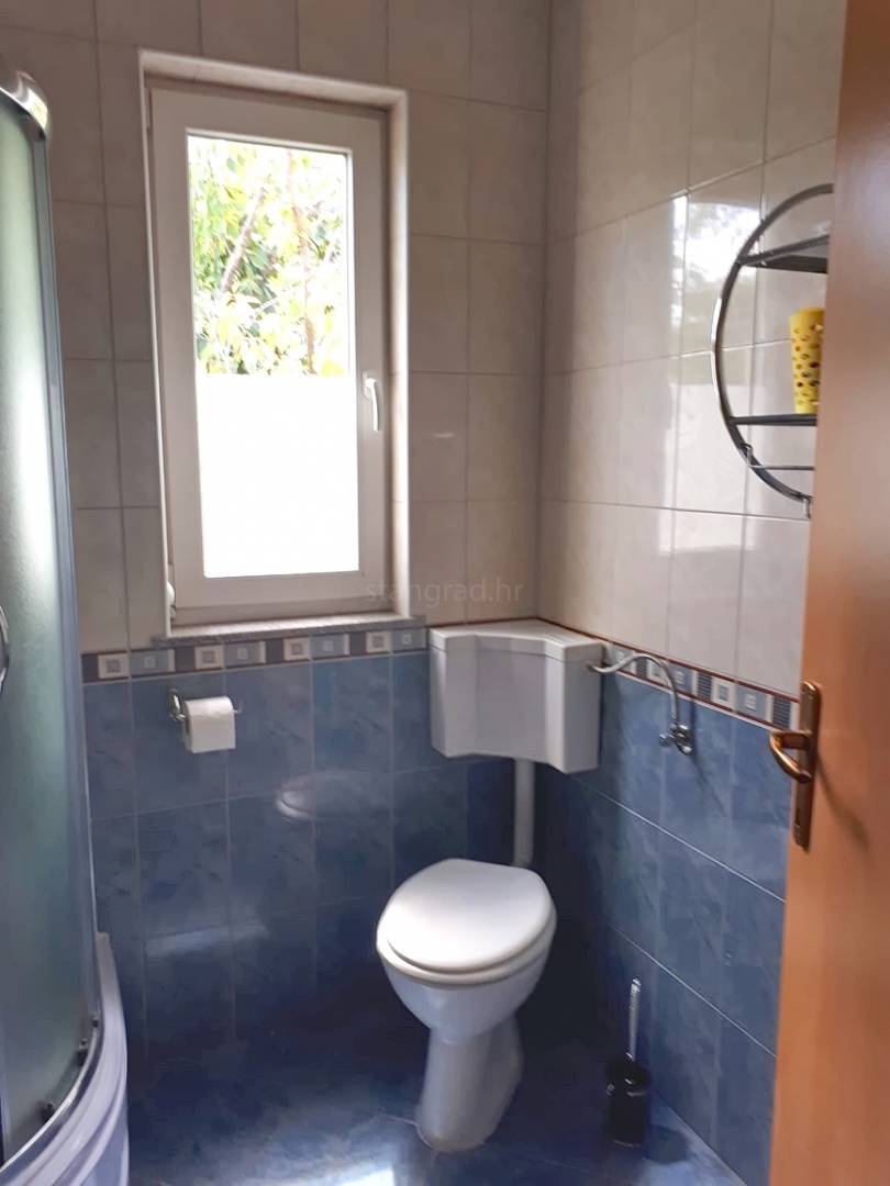 Šilo, appartamento con una camera da letto completamente arredato al 1° piano!