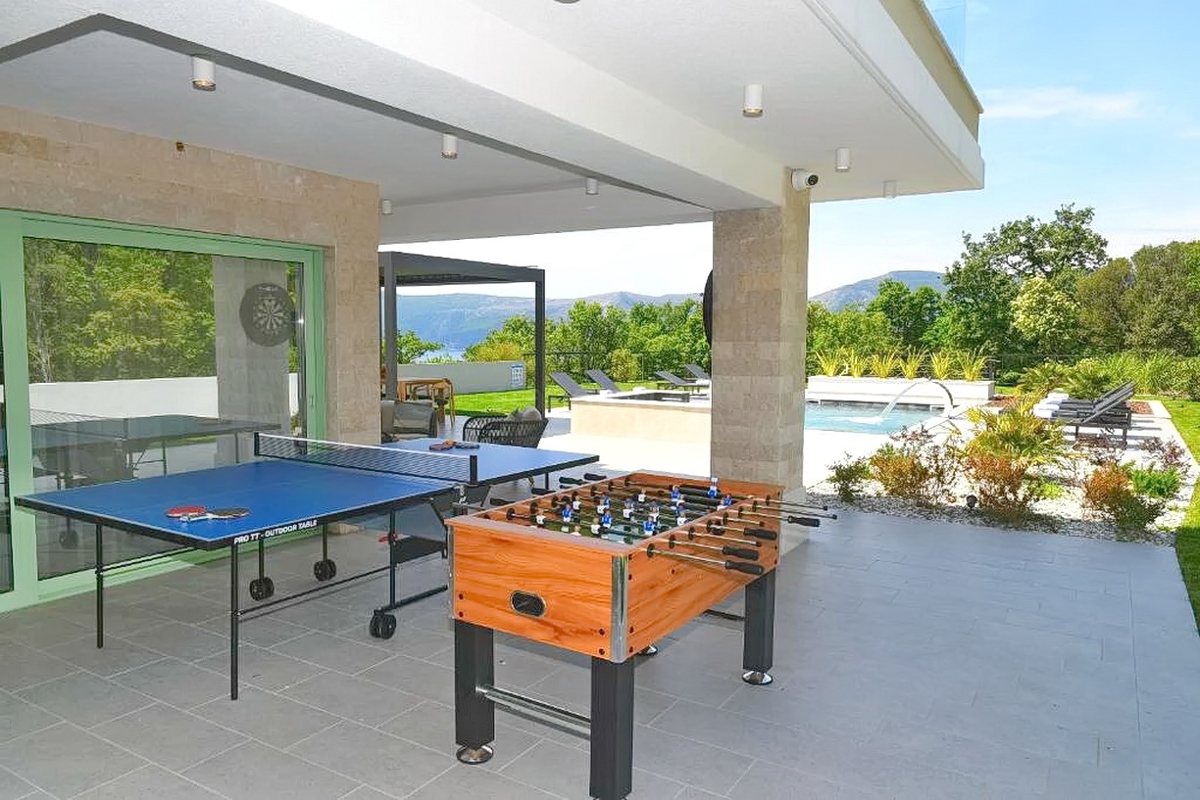 Krk, dintorni, villa mediterranea con ampio giardino!