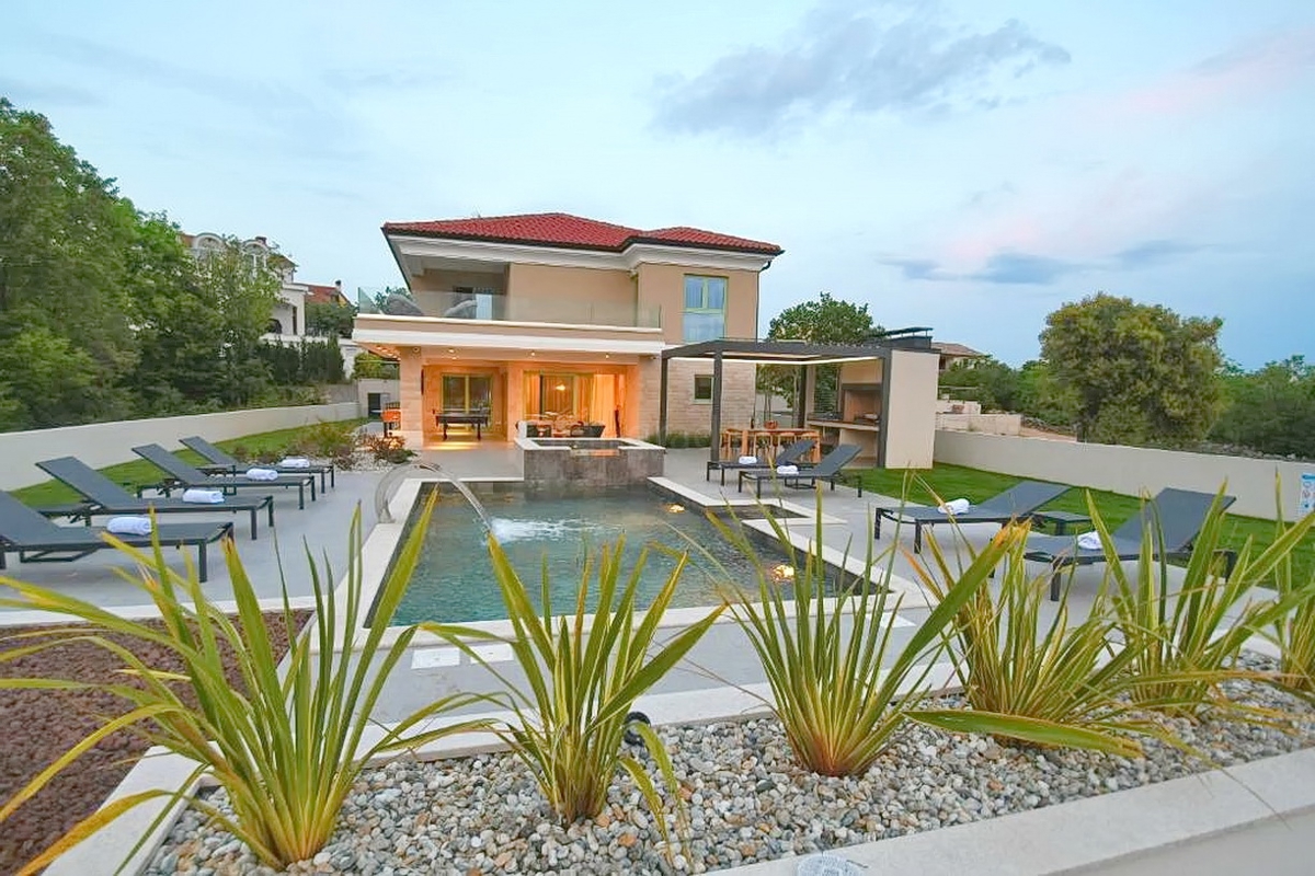 Krk, dintorni, villa mediterranea con ampio giardino!