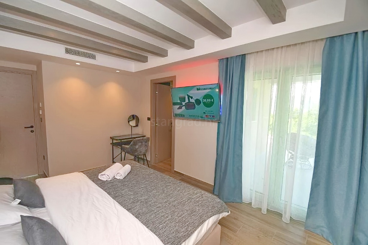 Krk, dintorni, villa mediterranea con ampio giardino!