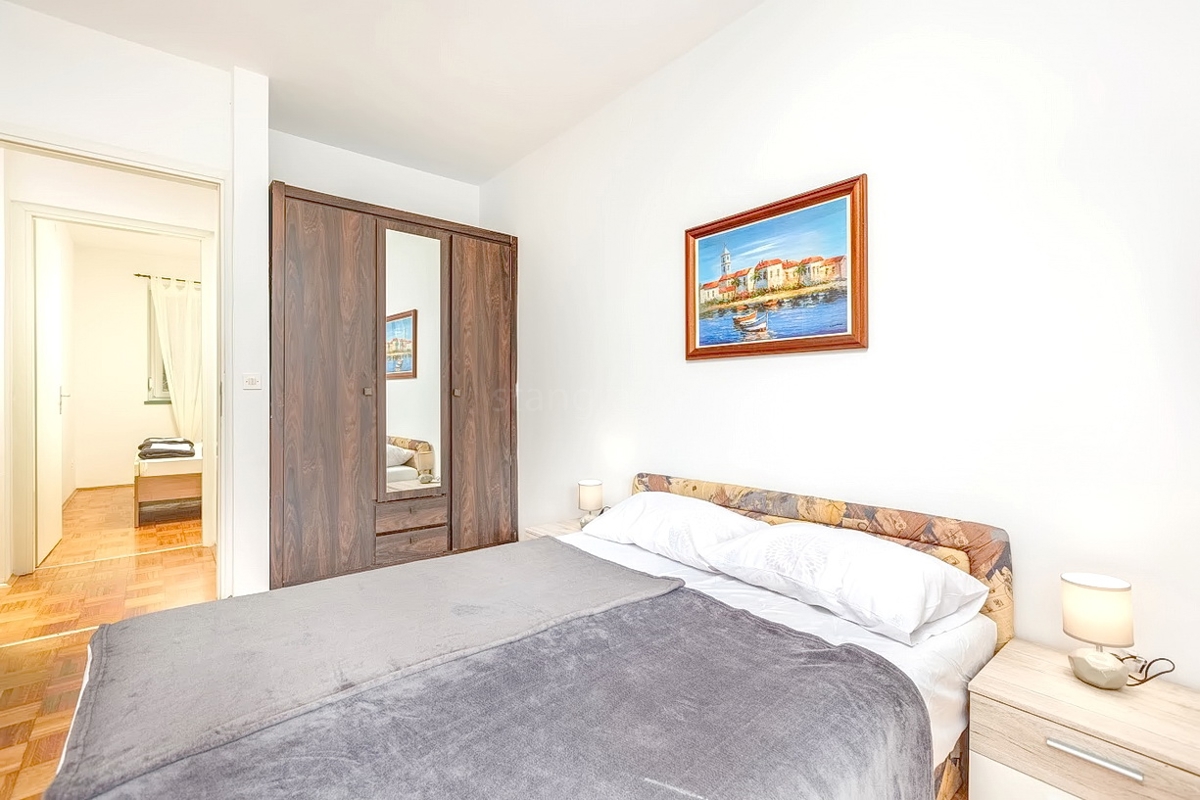 Vrbnik, spazioso appartamento con tre camere da letto e vista mare!