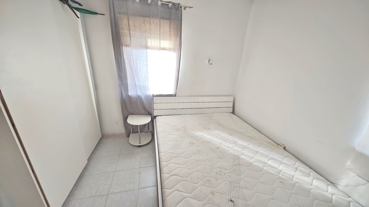 Krk, appartamento con una camera da letto al piano terra con giardino!