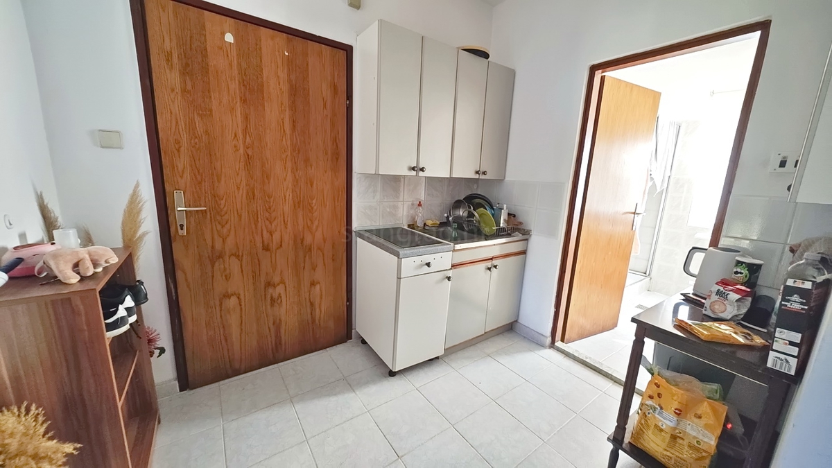 Krk, appartamento con una camera da letto al piano terra con giardino!