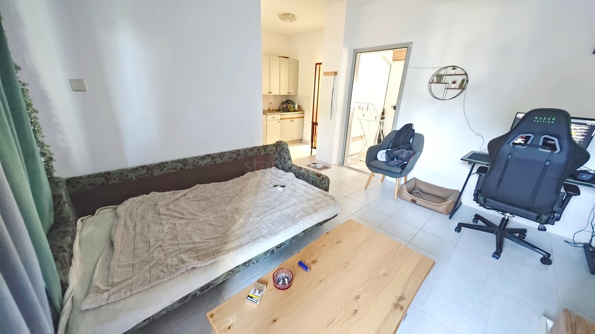 Krk, appartamento con una camera da letto al piano terra con giardino!