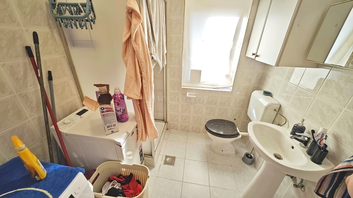 Krk, appartamento con una camera da letto al piano terra con giardino!