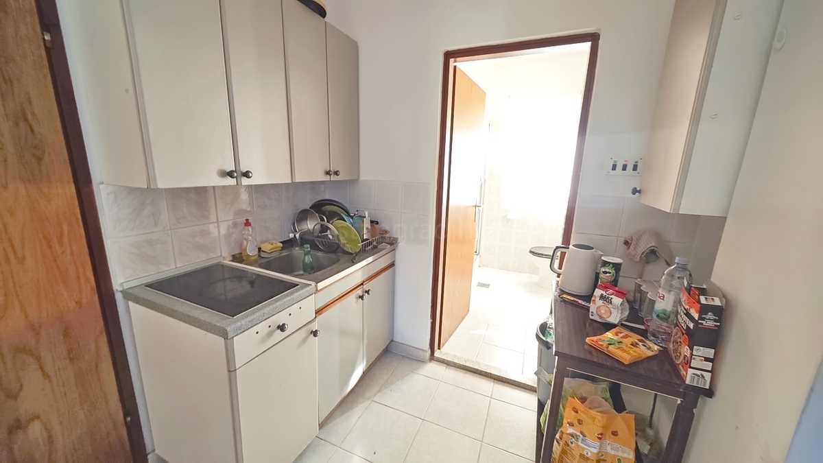 Krk, appartamento con una camera da letto al piano terra con giardino!