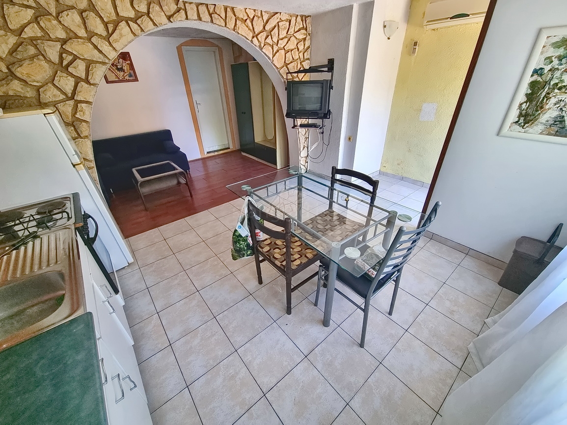 Šilo, una casa con 3 appartamenti e una bellissima vista sul mare!