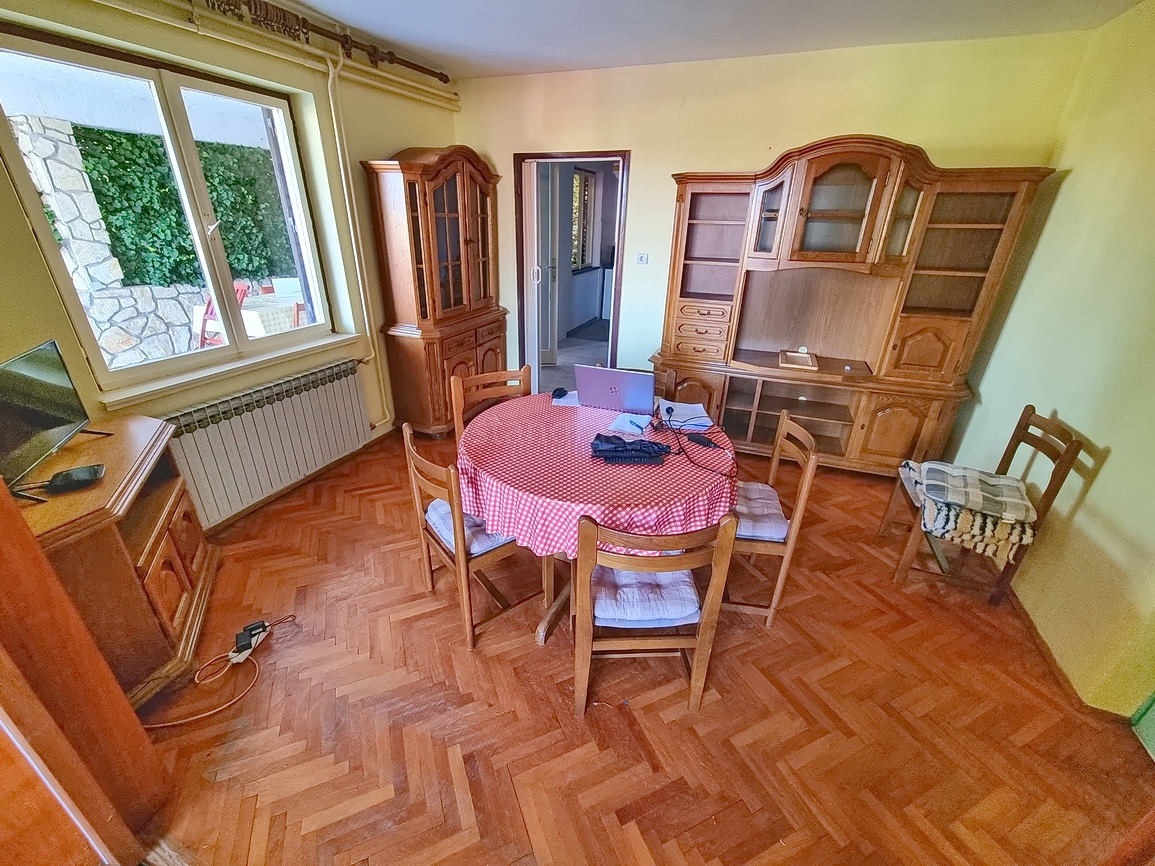Šilo, una casa con 3 appartamenti e una bellissima vista sul mare!