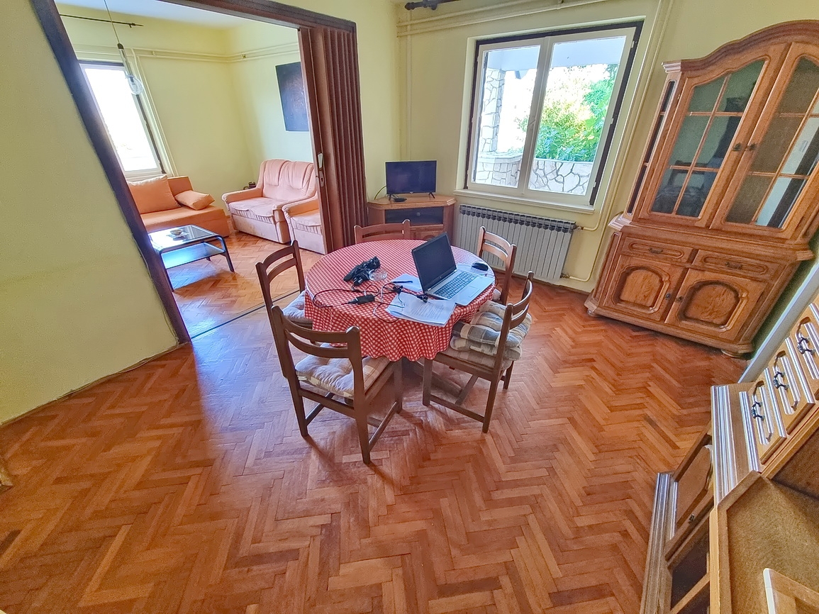 Šilo, una casa con 3 appartamenti e una bellissima vista sul mare!