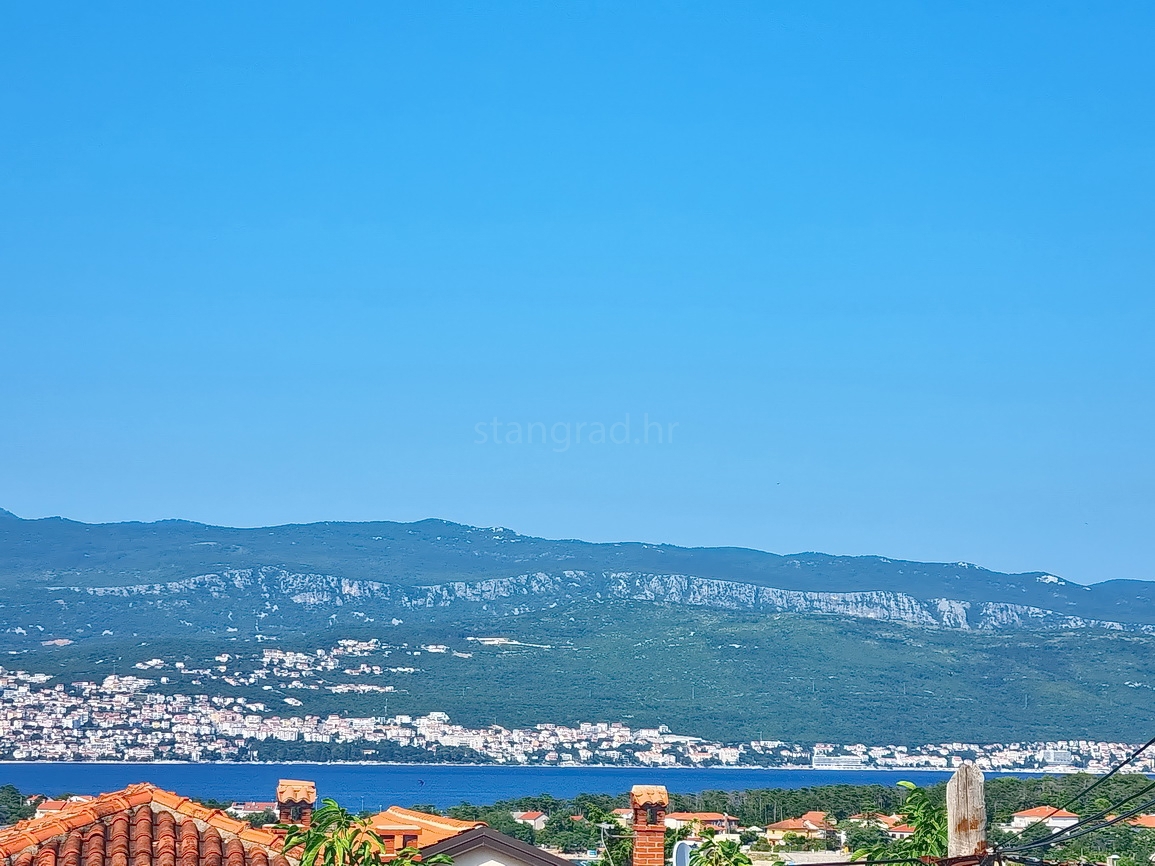 Šilo, una casa con 3 appartamenti e una bellissima vista sul mare!