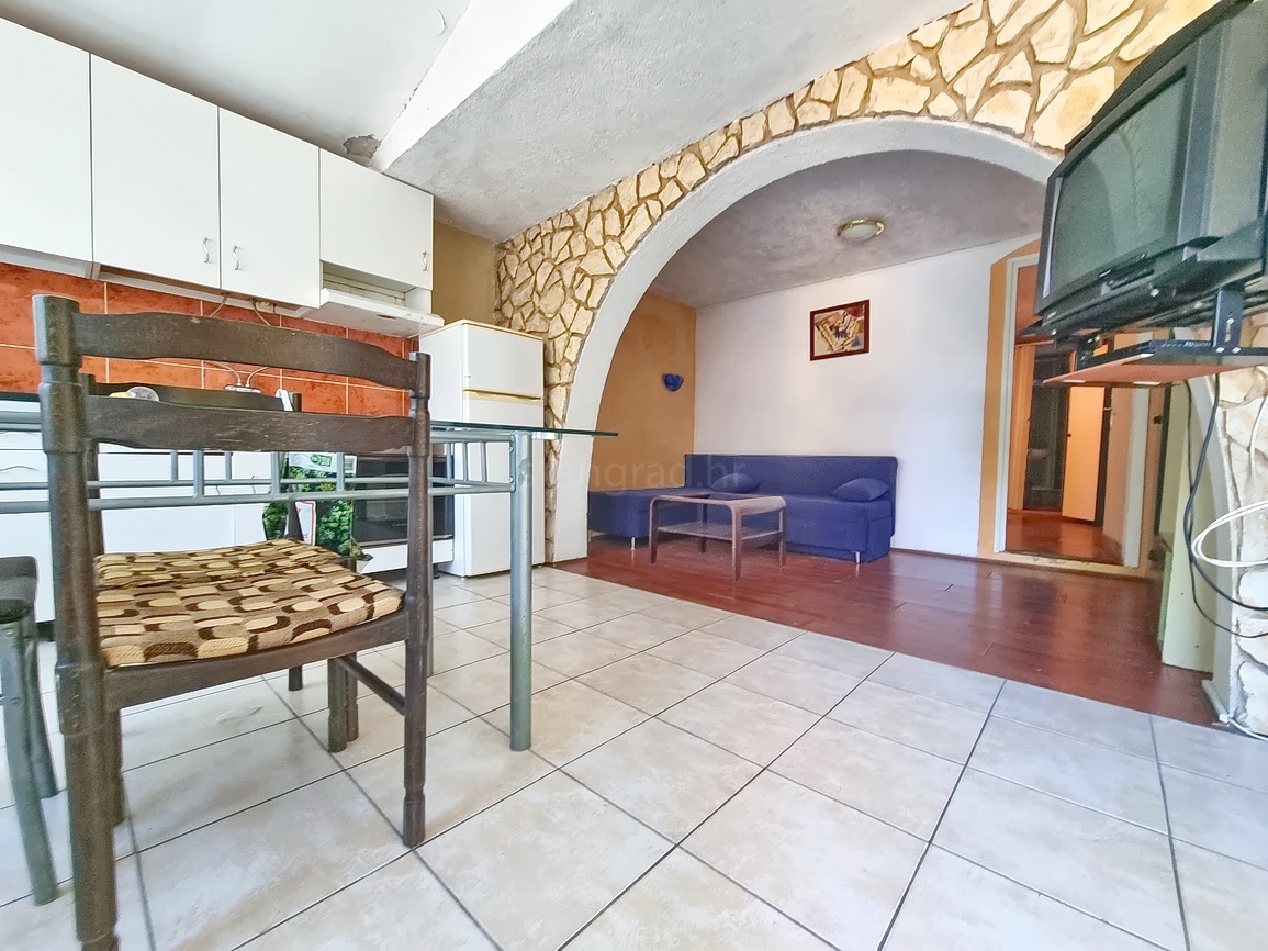 Šilo, una casa con 3 appartamenti e una bellissima vista sul mare!