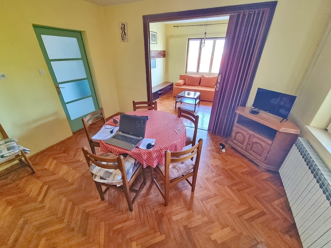 Šilo, una casa con 3 appartamenti e una bellissima vista sul mare!