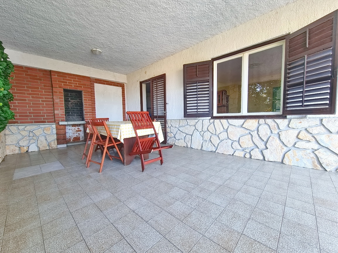 Šilo, una casa con 3 appartamenti e una bellissima vista sul mare!