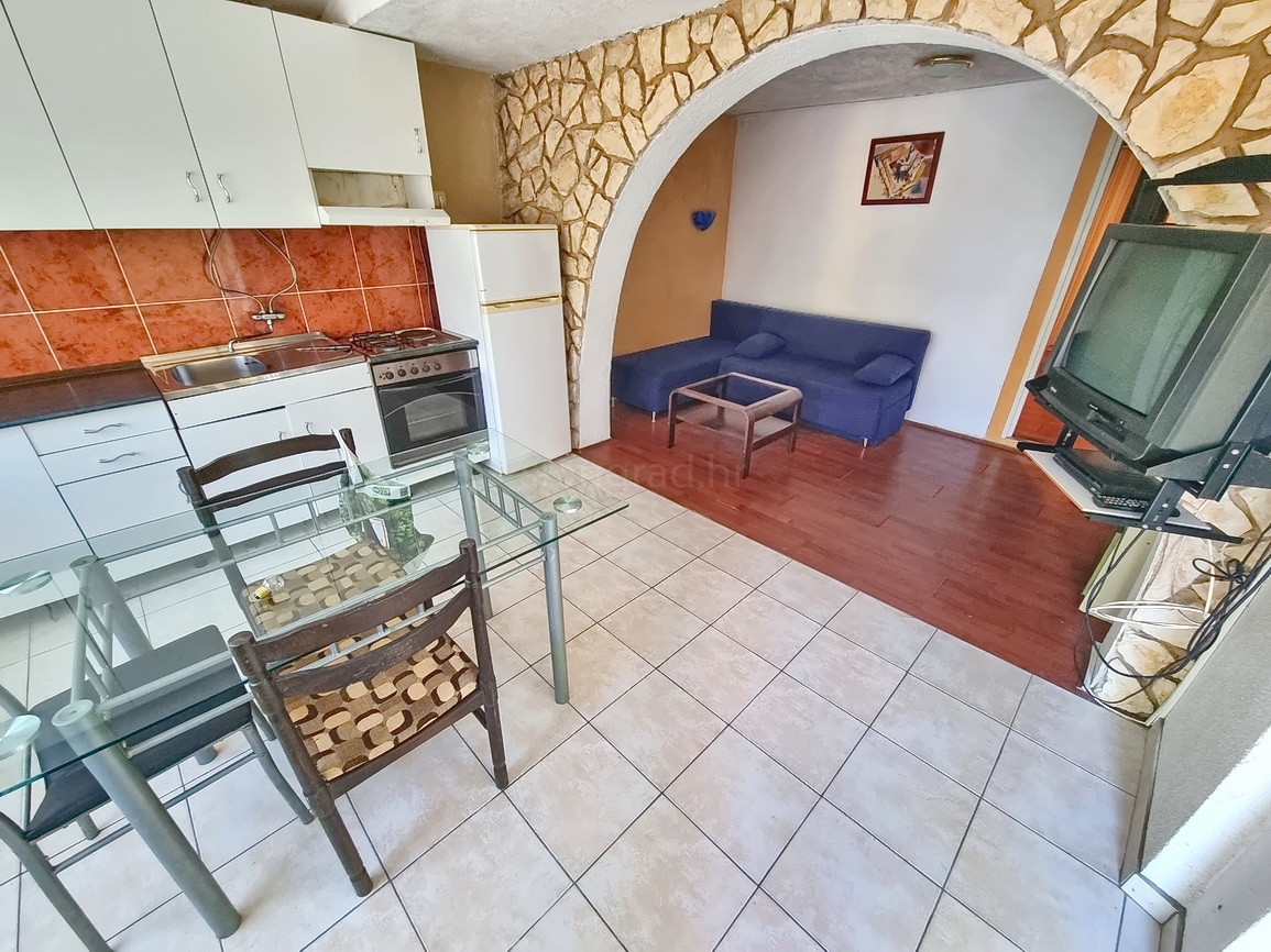 Šilo, una casa con 3 appartamenti e una bellissima vista sul mare!