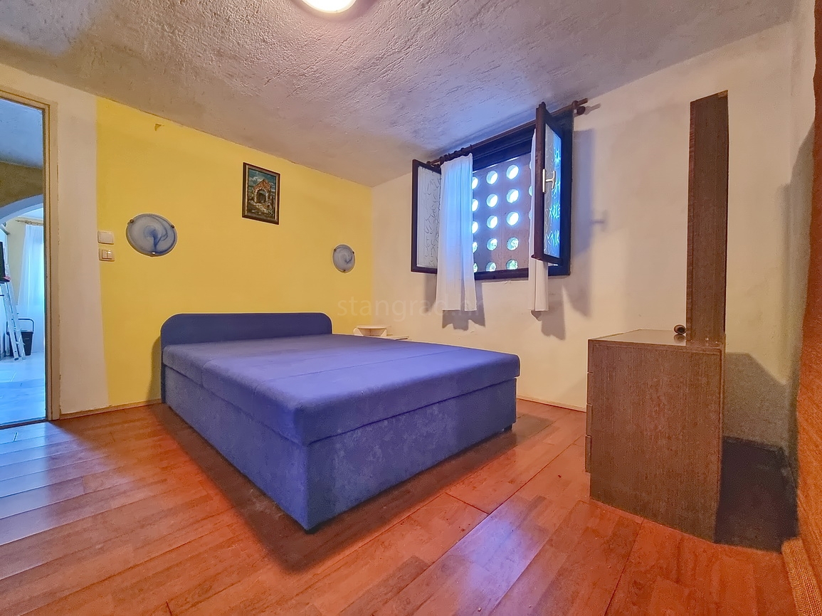 Šilo, una casa con 3 appartamenti e una bellissima vista sul mare!