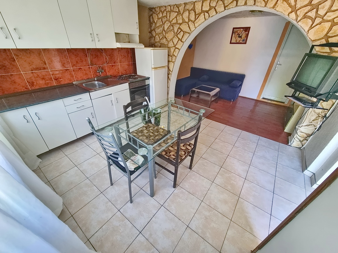 Šilo, una casa con 3 appartamenti e una bellissima vista sul mare!