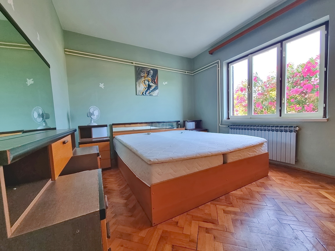 Šilo, una casa con 3 appartamenti e una bellissima vista sul mare!