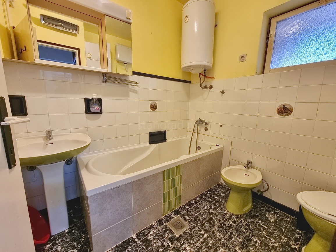 Šilo, una casa con 3 appartamenti e una bellissima vista sul mare!
