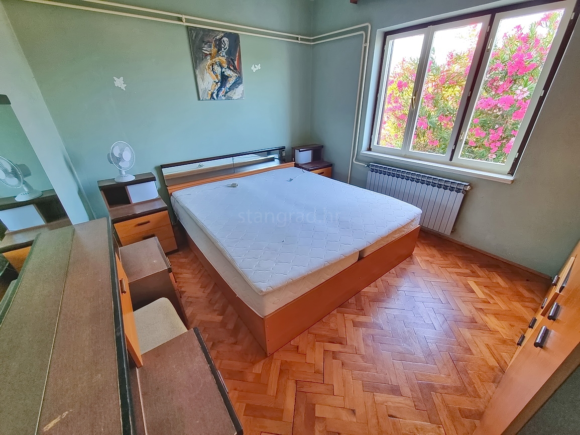 Šilo, una casa con 3 appartamenti e una bellissima vista sul mare!