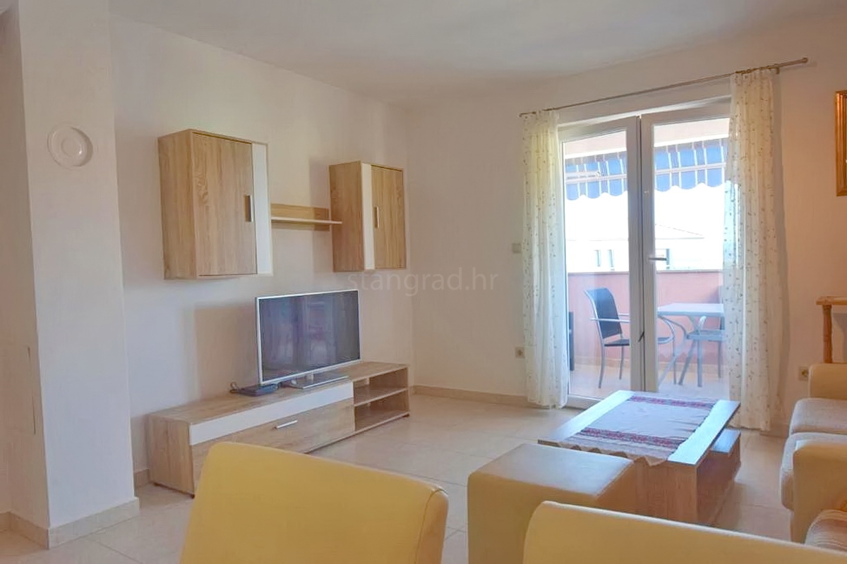 Njivice, casa bifamiliare con due unità abitative vicino al mare!
