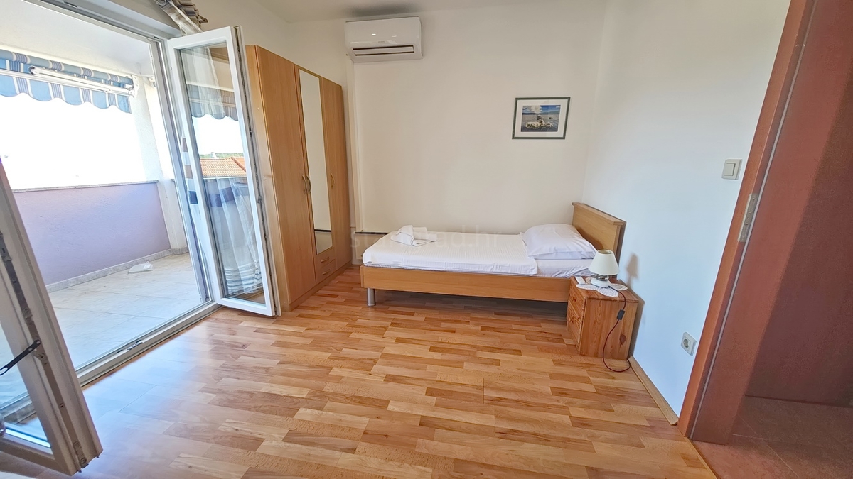 Njivice, casa bifamiliare con due unità abitative vicino al mare!