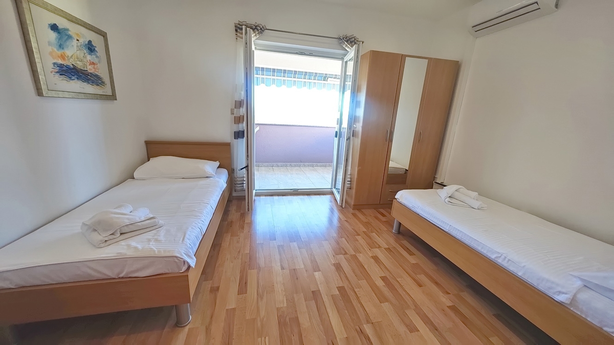 Njivice, casa bifamiliare con due unità abitative vicino al mare!