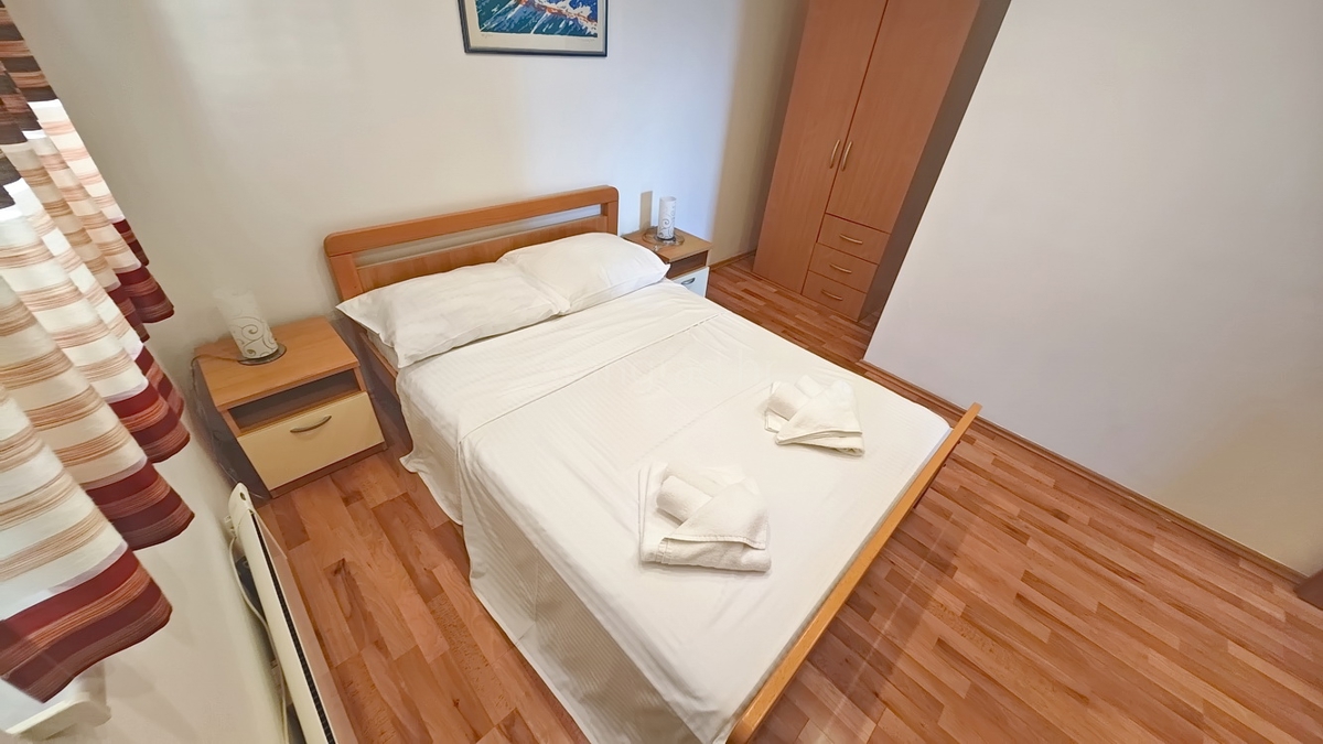 Njivice, casa bifamiliare con due unità abitative vicino al mare!