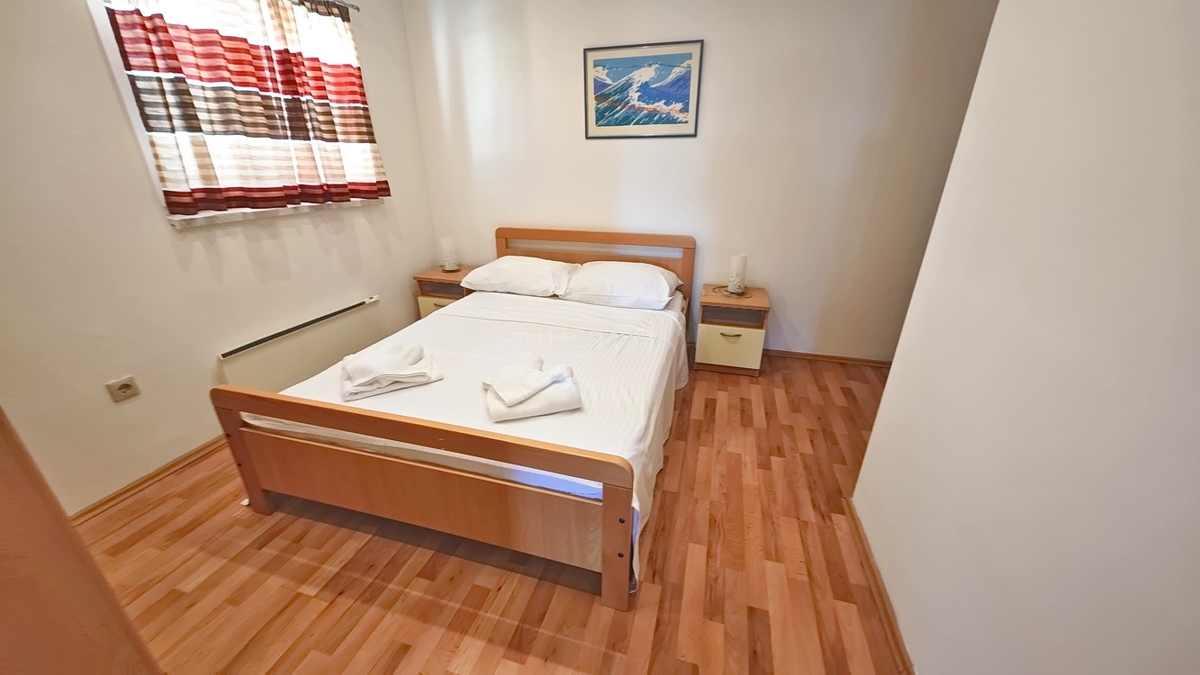 Njivice, casa bifamiliare con due unità abitative vicino al mare!