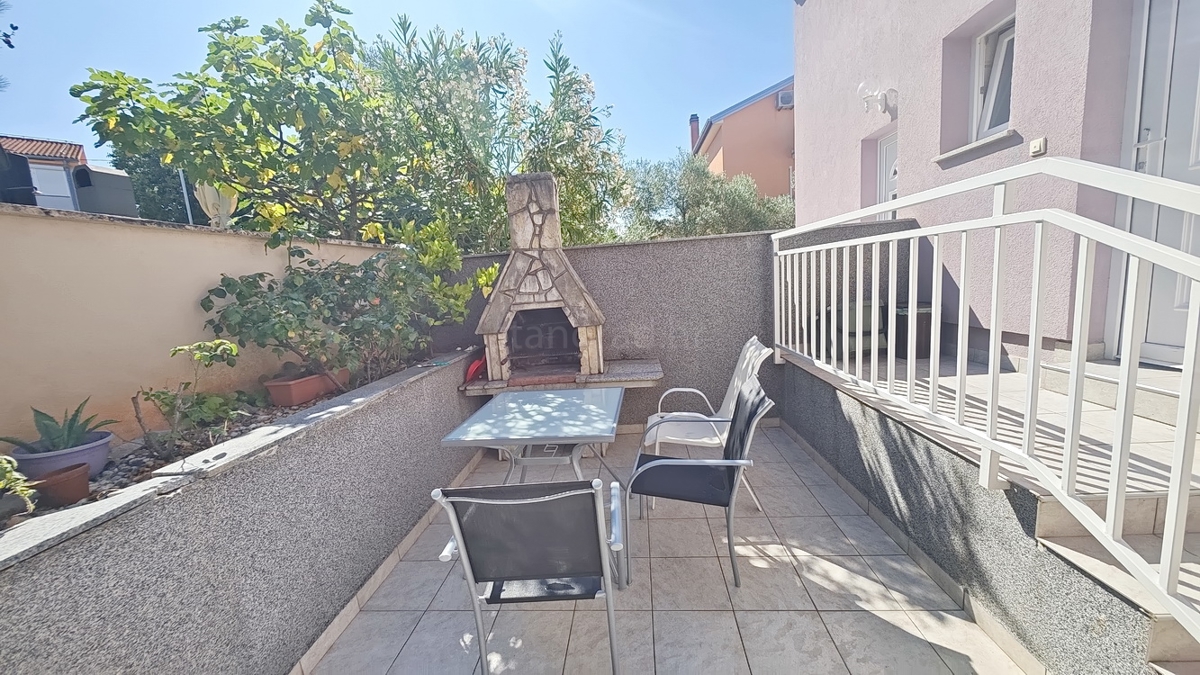 Njivice, casa bifamiliare con due unità abitative vicino al mare!
