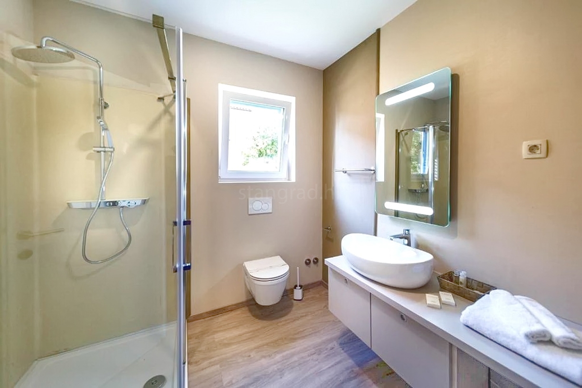 Malinska, lussuosa villa mediterranea con piscina e vista mare!