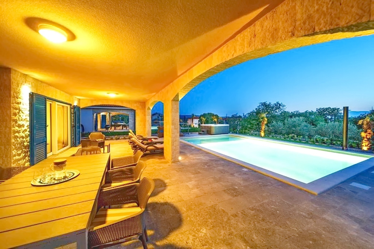 Malinska, lussuosa villa mediterranea con piscina e vista mare!