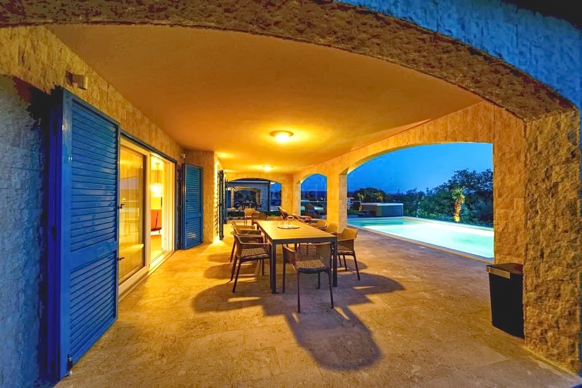 Malinska, lussuosa villa mediterranea con piscina e vista mare!