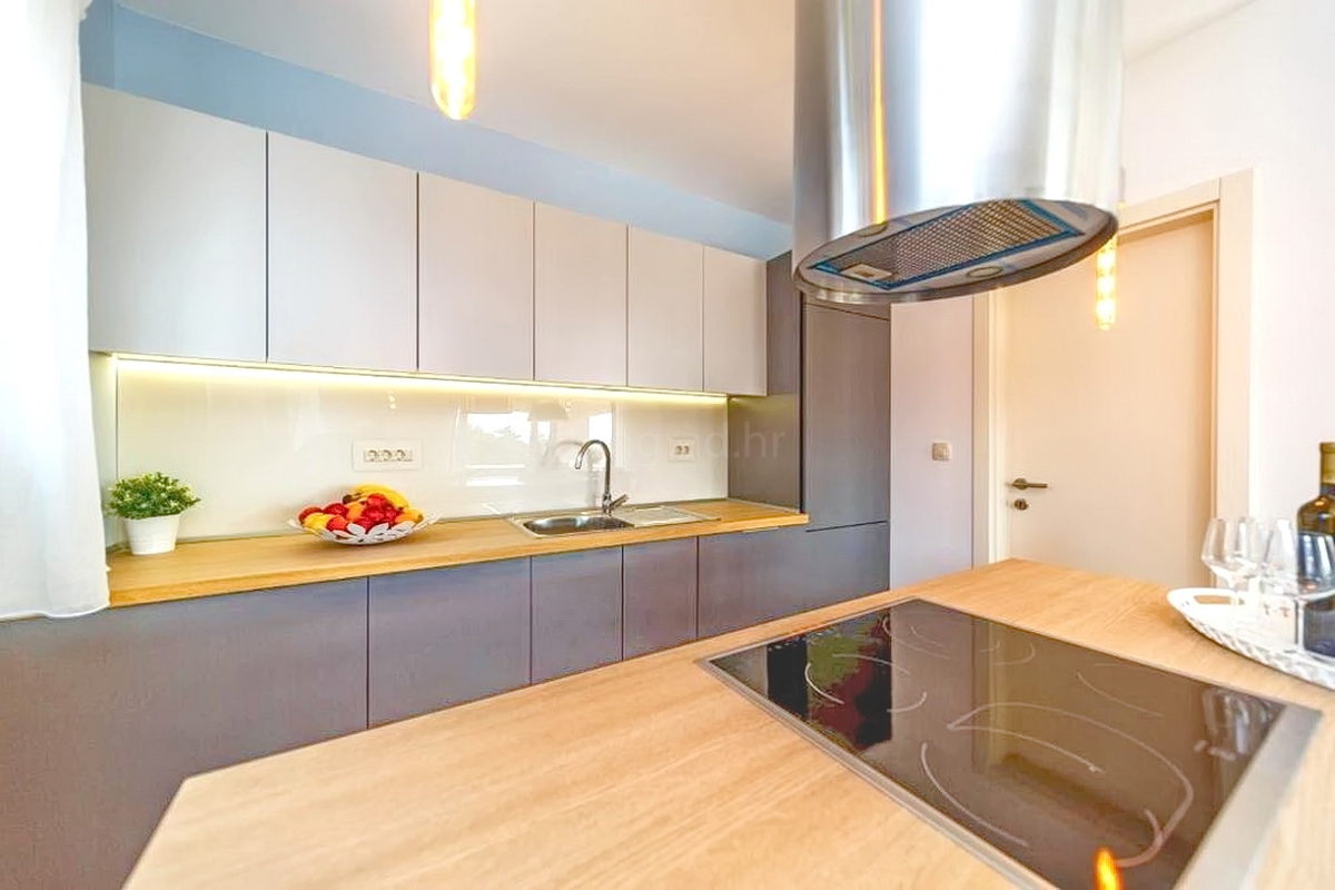 Malinska, lussuosa villa mediterranea con piscina e vista mare!