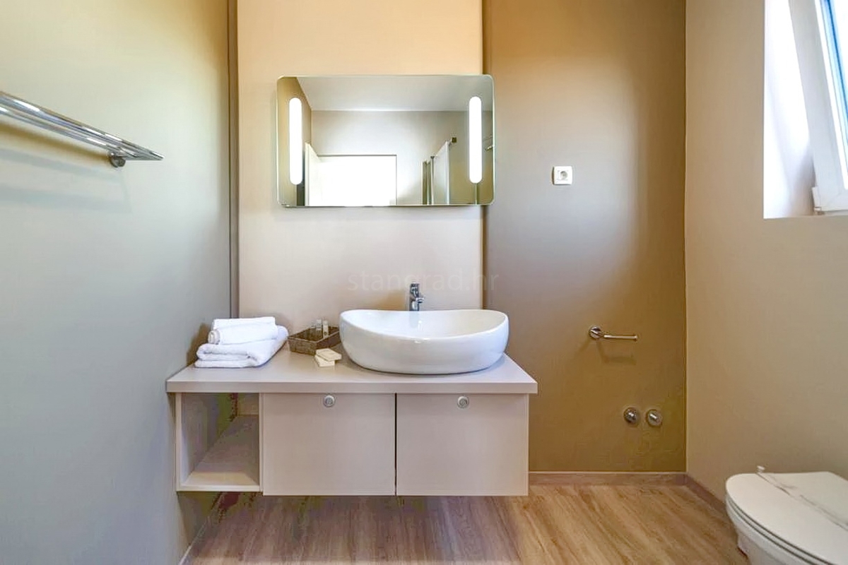 Malinska, lussuosa villa mediterranea con piscina e vista mare!