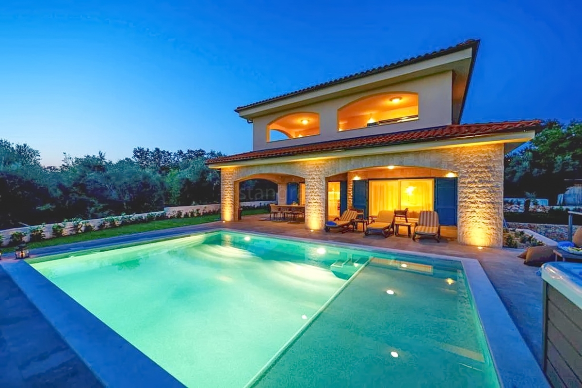 Malinska, lussuosa villa mediterranea con piscina e vista mare!