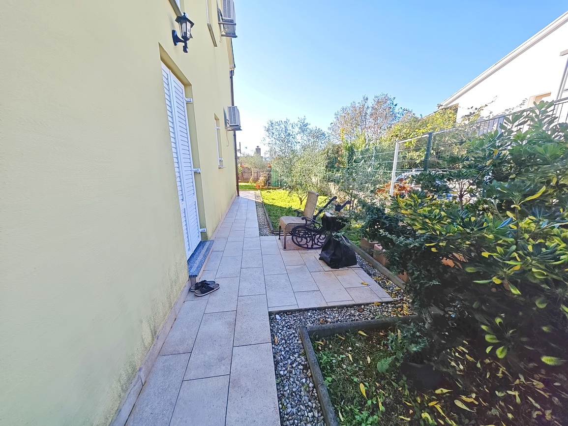 Malinska, casa indipendente con diversi appartamenti in posizione tranquilla!