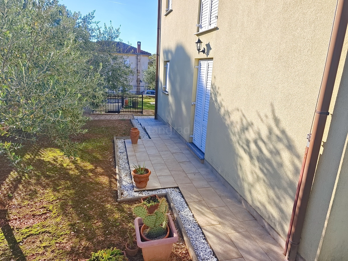 Malinska, casa indipendente con diversi appartamenti in posizione tranquilla!